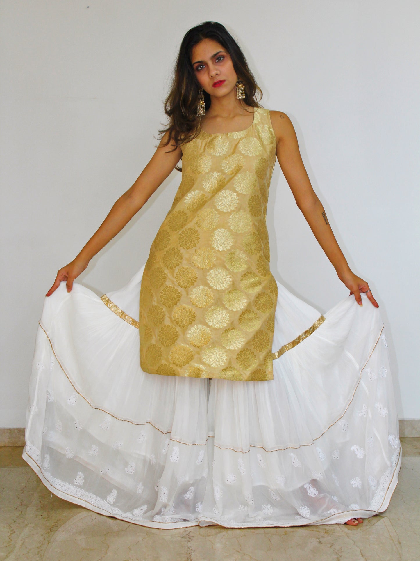 WHITE AND GOLDEN GHARARA