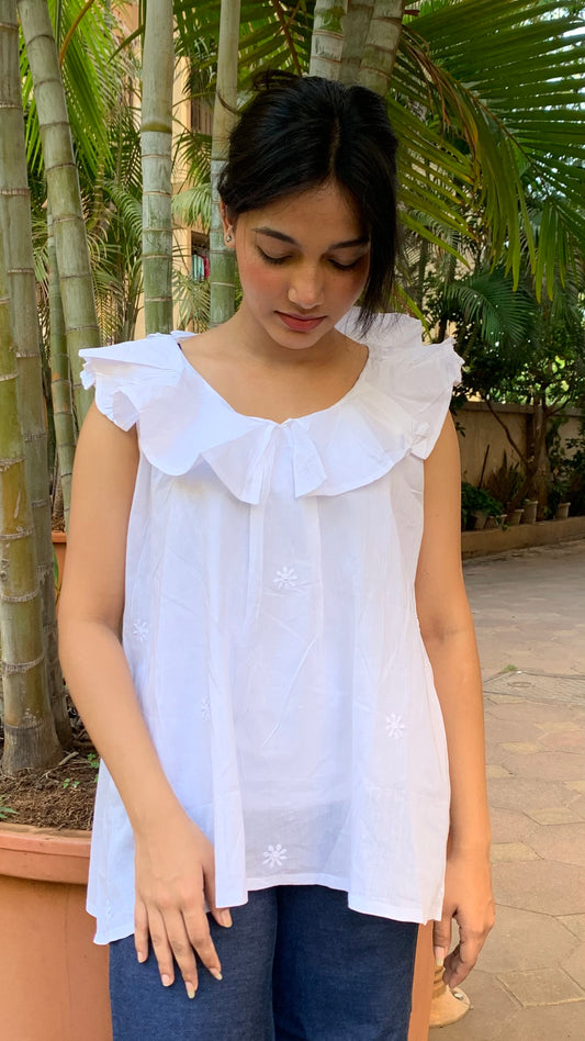 WHITE SLEEVELESS FRILL TOP